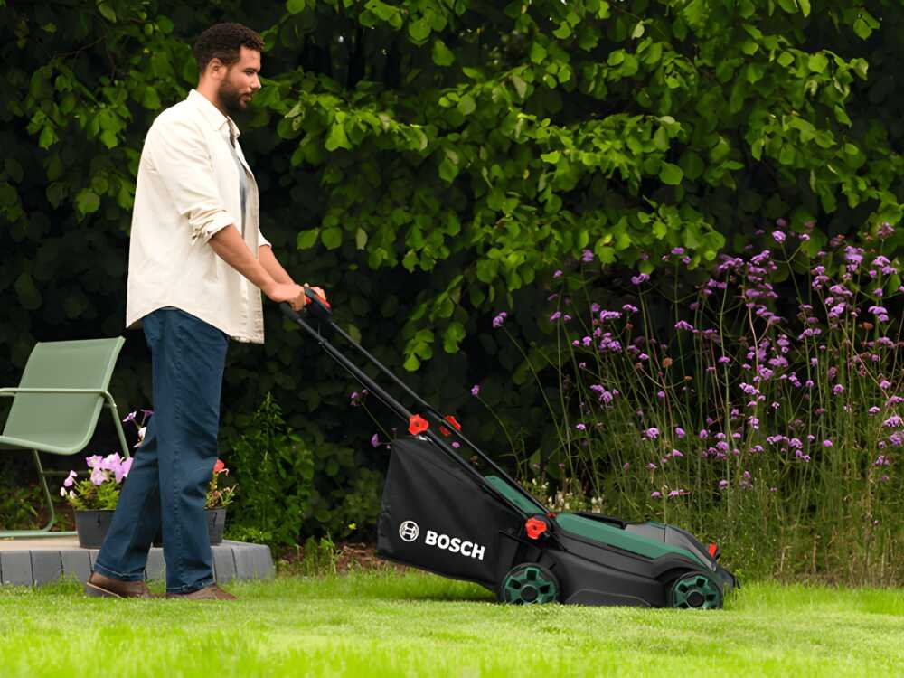 Bosch Rotak18V2-38 - Cortacésped de batería - Corte de 38 cm - BATERÍA Y CARGADOR NO ESTÁN INCLUIDOS - Imagen 2