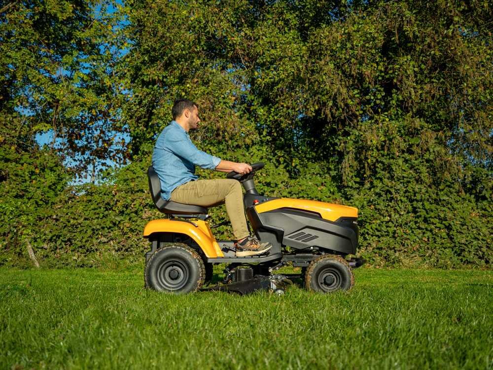 Stiga Tornado 398e - Kit Tractor cortacésped con 1 módulo batería ePower Pro 56 V/40 Ah - Salida lateral y mulching - Imagen 2